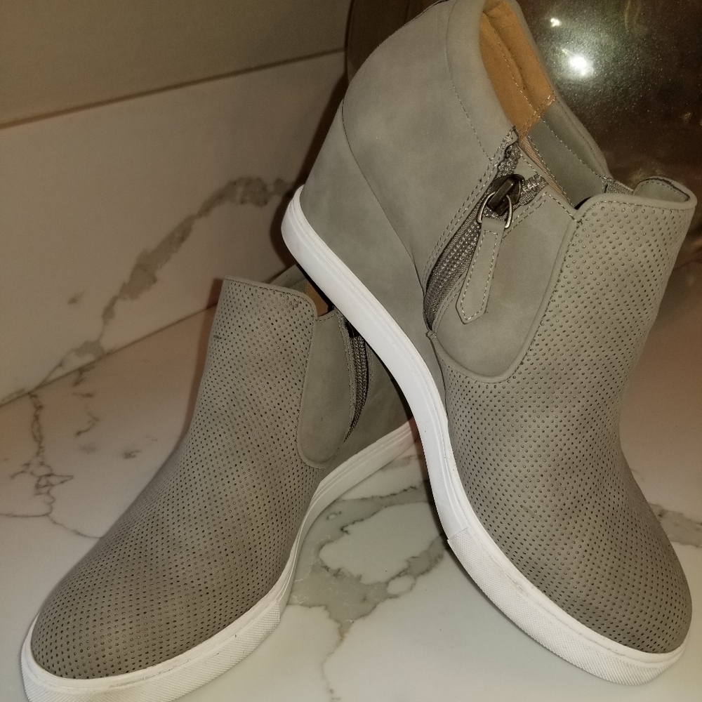 Wedge sneakers